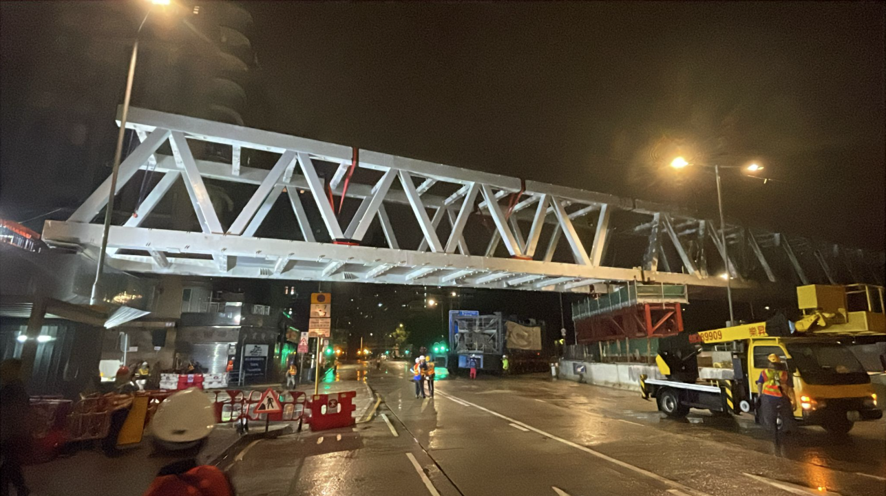 香港宋皇台天桥项目安装3.png